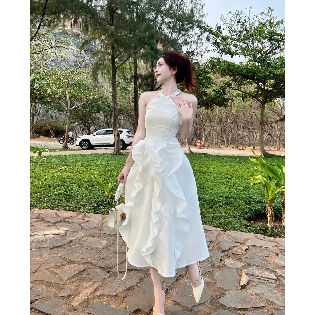 đầm nữ dáng dài cổ yếm đính cườm sang chảnh dễ thương phù hợp đi chơi đi tiệc
