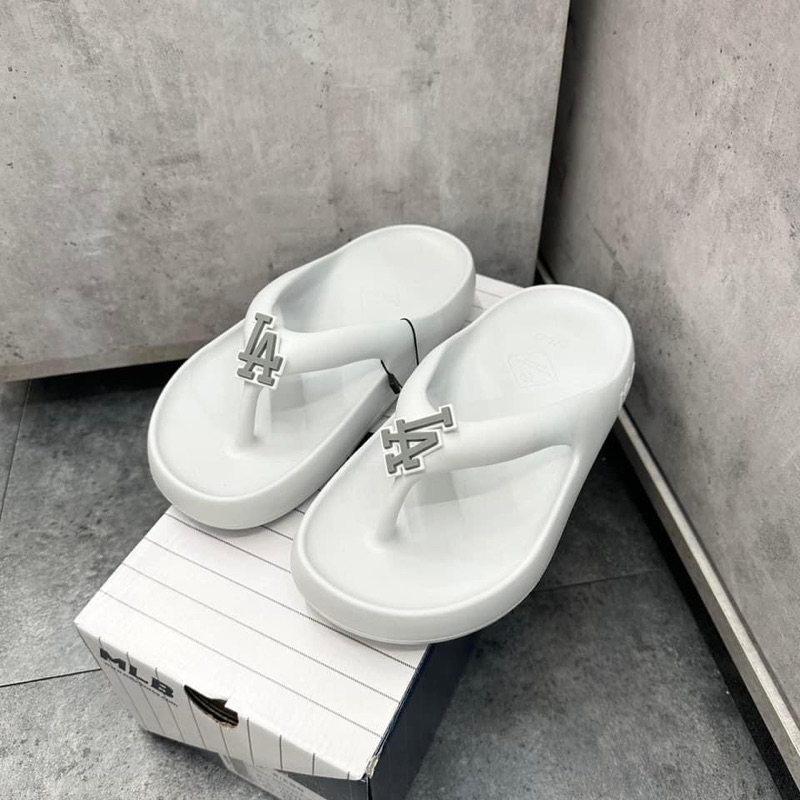 Dép xỏ ngón MLB đế cao