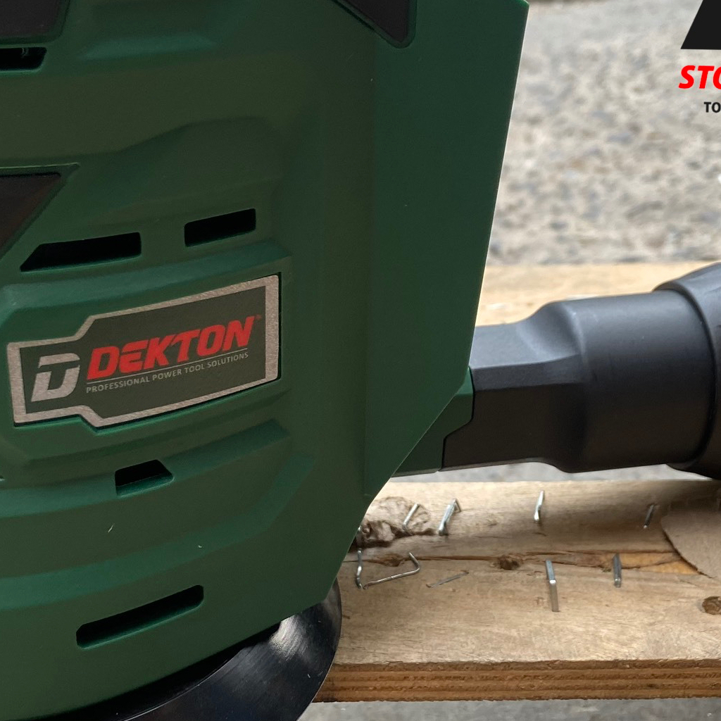 Máy Chà Nhám Tròn 125mm Dùng Pin 21v D21 Dekton / D21-CN125 / Tặng Kèm Túi Đựng Bụi và 3 Giấy Chà Nhám