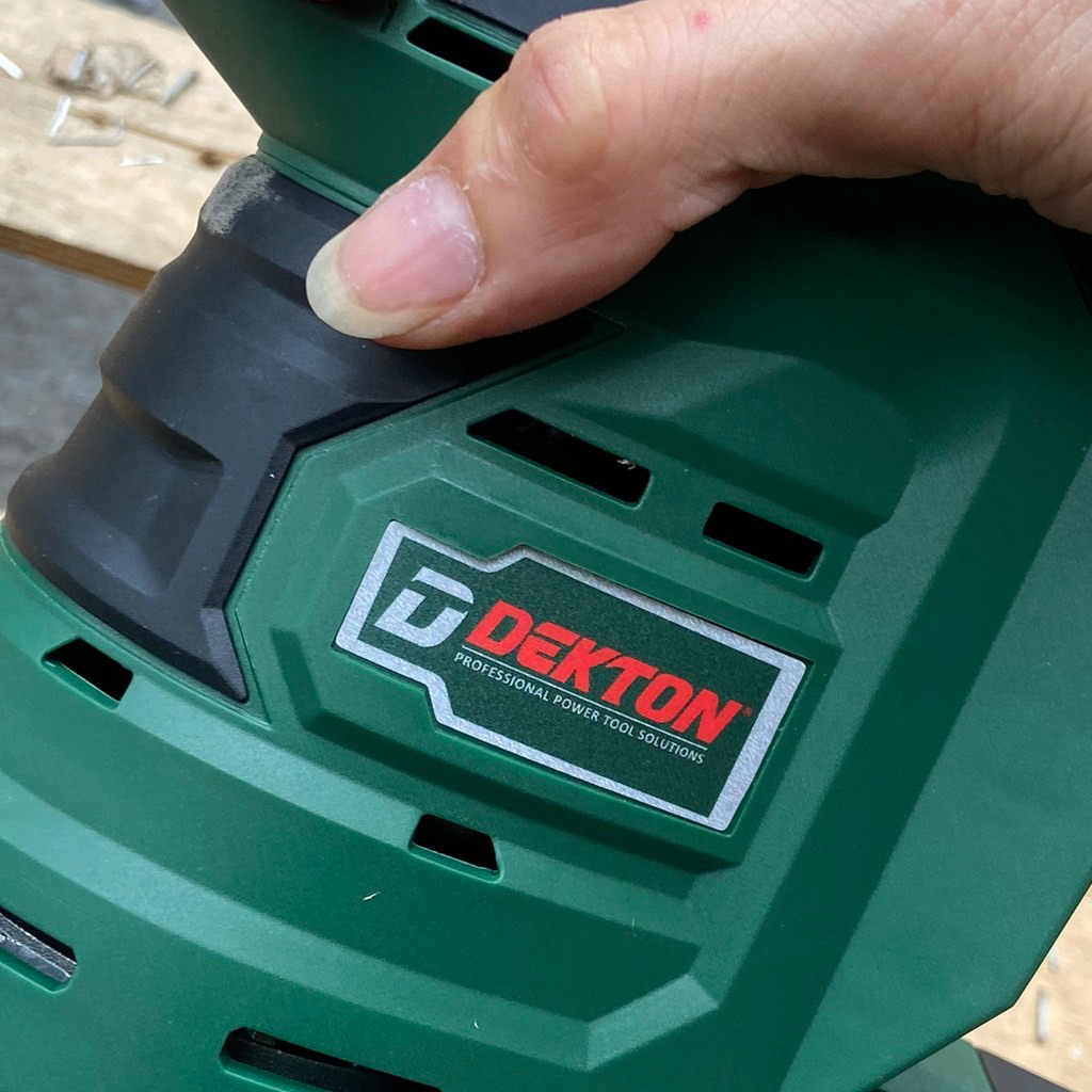 Máy Chà Nhám Tròn 125mm Dùng Pin 21v D21 Dekton / D21-CN125 / Tặng Kèm Túi Đựng Bụi và 3 Giấy Chà Nhám