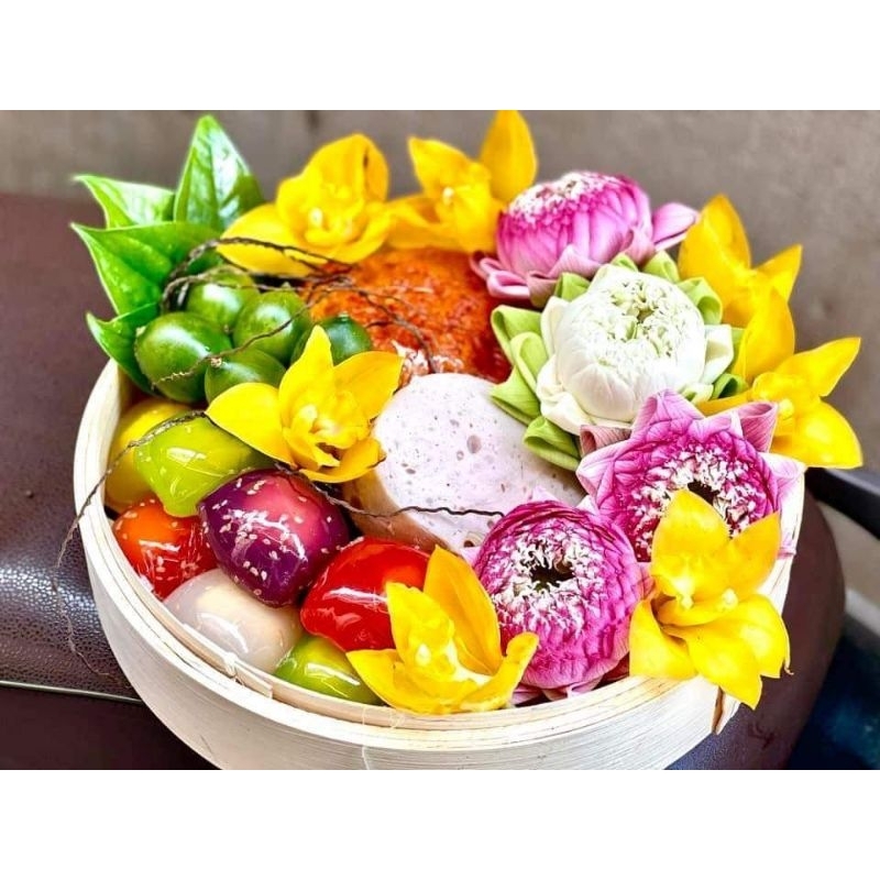 Mẹt lễ xôi giò, bánh xu xuê, bánh cốm, bánh trôi, bánh chay