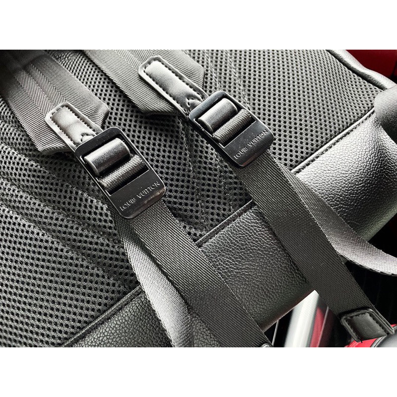 Balo LV Aerogram đen lì form và da đẹp size rộng rãi vừa Macbook M266-40