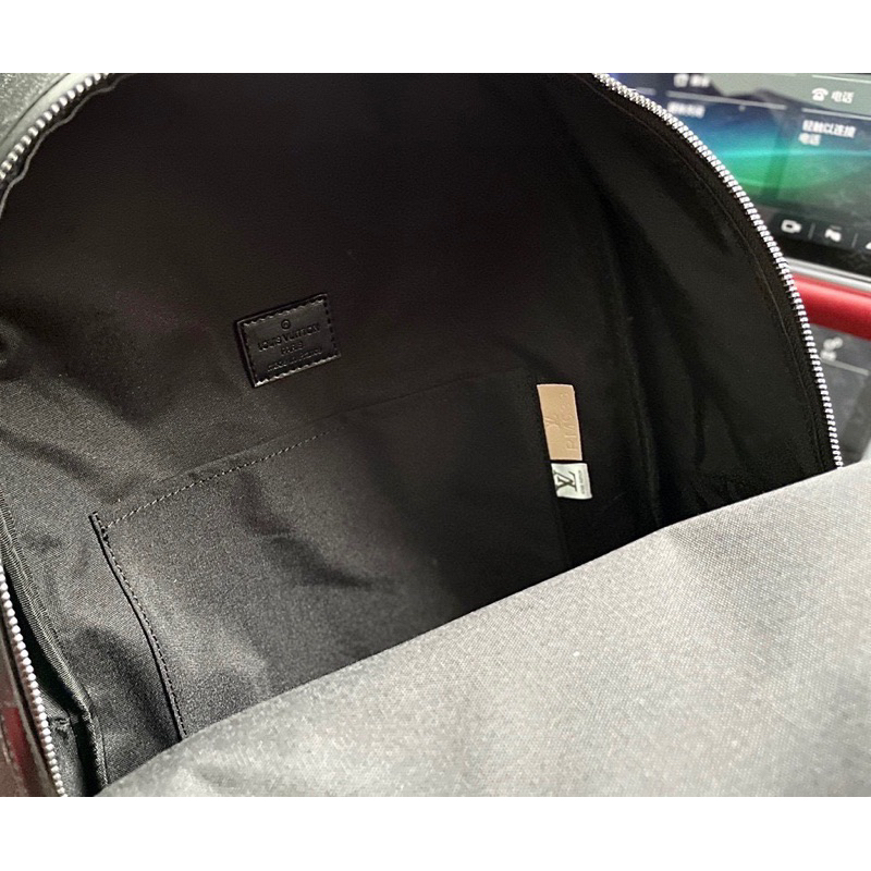 Balo LV Aerogram đen lì form và da đẹp size rộng rãi vừa Macbook M266-40