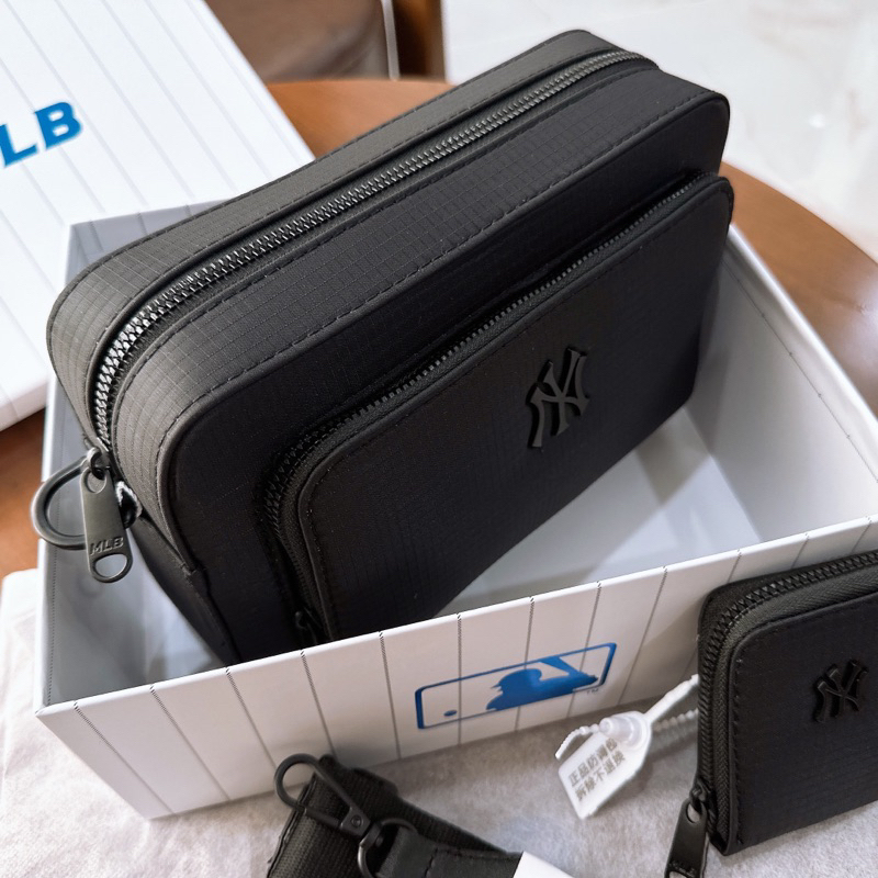 Túi đeo chéo NY new 2023 một màu đen lì - Có kèm ví nhỏ và dây vải đeo chéo - Fullbox như ảnh  size 24cm