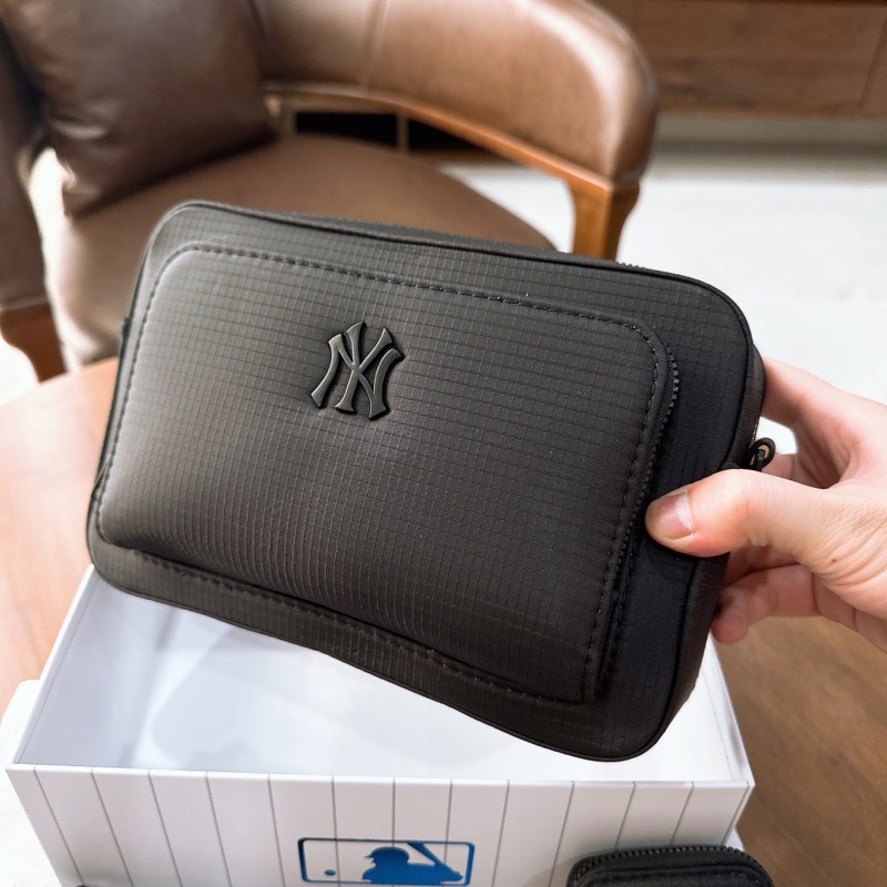 Túi đeo chéo NY new 2023 một màu đen lì - Có kèm ví nhỏ và dây vải đeo chéo - Fullbox như ảnh  size 24cm