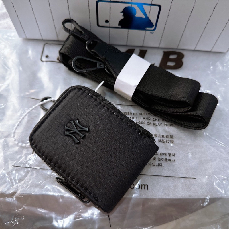 Túi đeo chéo NY new 2023 một màu đen lì - Có kèm ví nhỏ và dây vải đeo chéo - Fullbox như ảnh  size 24cm