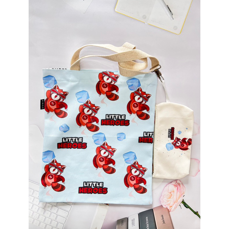 Túi xách đeo vai vải canvas BINGO kèm túi đựng bút.