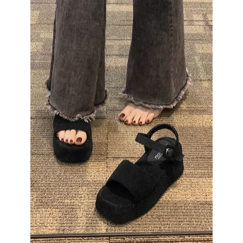 Sandal đế xuồng