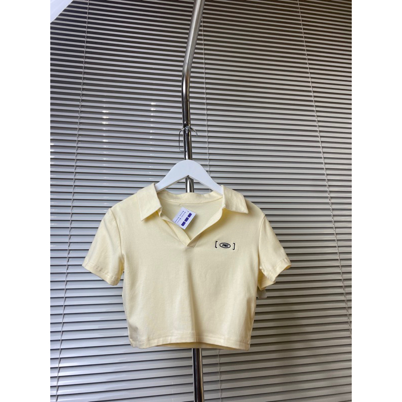 Áo croptop cổ polo chữ Frei A6600