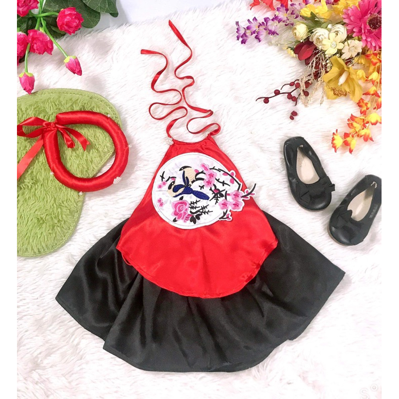 Set yếm đào lụa hàng thiết kế cho bé gái