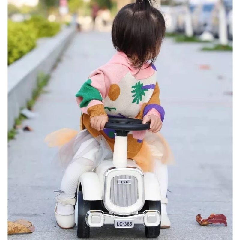 Xe chòi chân Ô tô có đèn và nhạc sôi đông cho bé