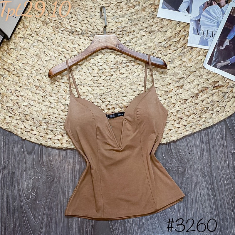 Áo Dây Croptop Cổ V Khoét Sâu Chất Borip Có Mút Ngực