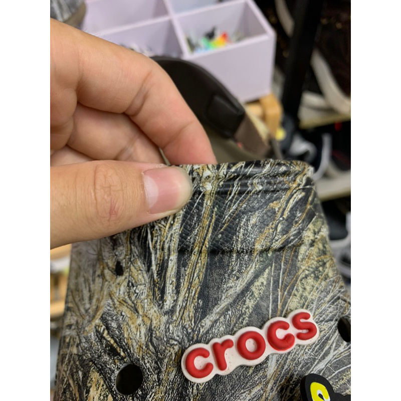 Crocs sục Croslite đúc