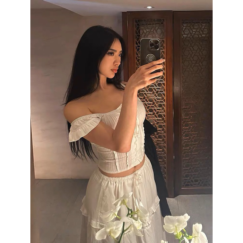 Set áo trễ vai viền bèo chân váy midi dài xếp tầng trắng nhẹ nhàng