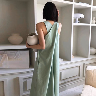 Đầm sát nách lưng chéo màu trơn dáng dài suông qua đầu gối