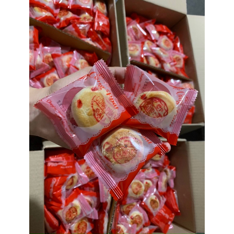 1 cái bánh pía mini Công Phát nhân đậu/ môn sầu riêng