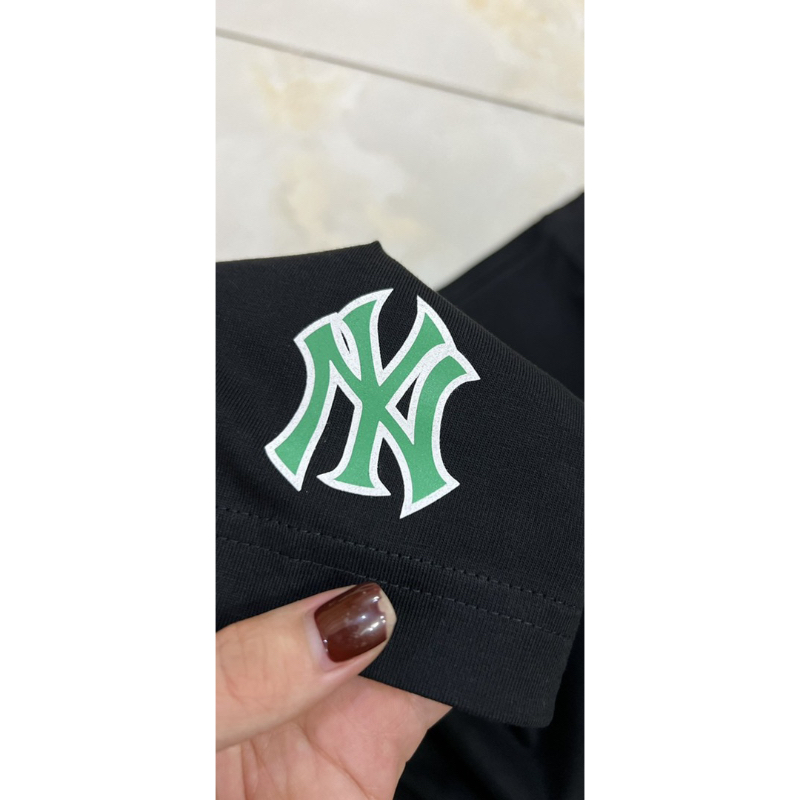 Tee thỏ - Áo Thun MLB New York Yankees Tshirt 3ATSQ0131-50BKS thanh lý