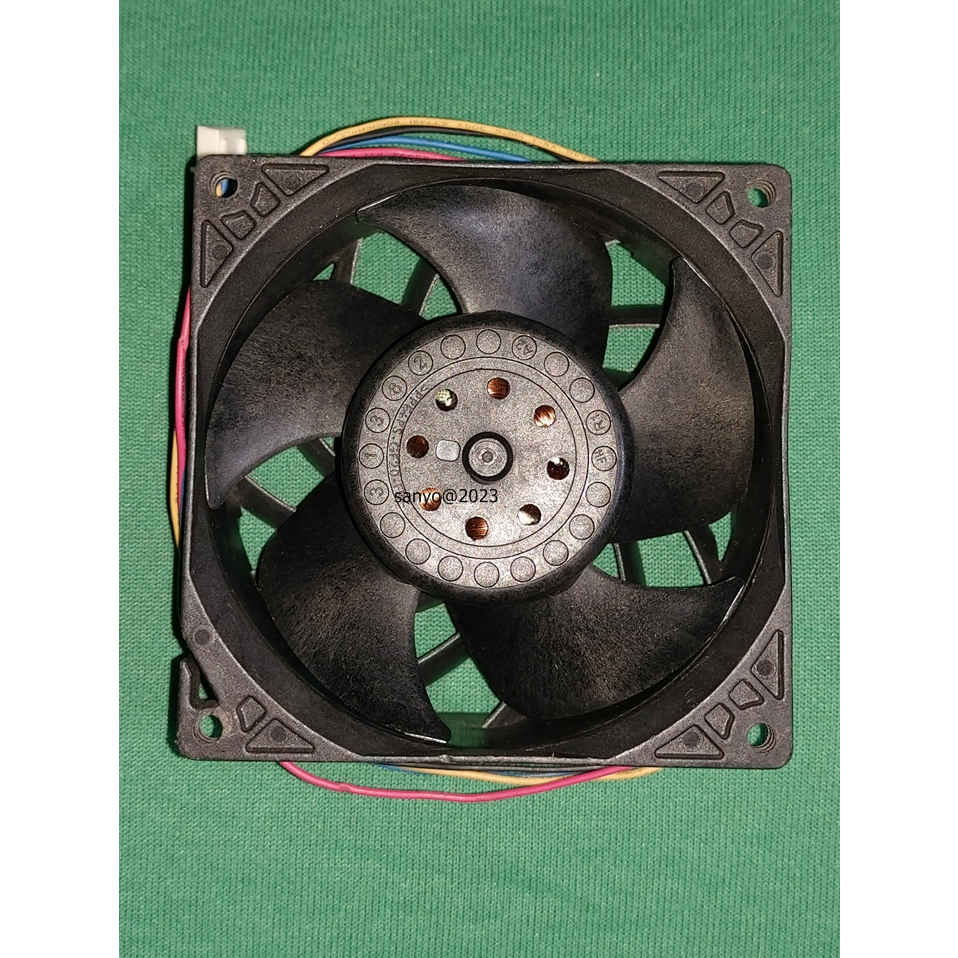Quạt Delta 9cm chạy mạnh