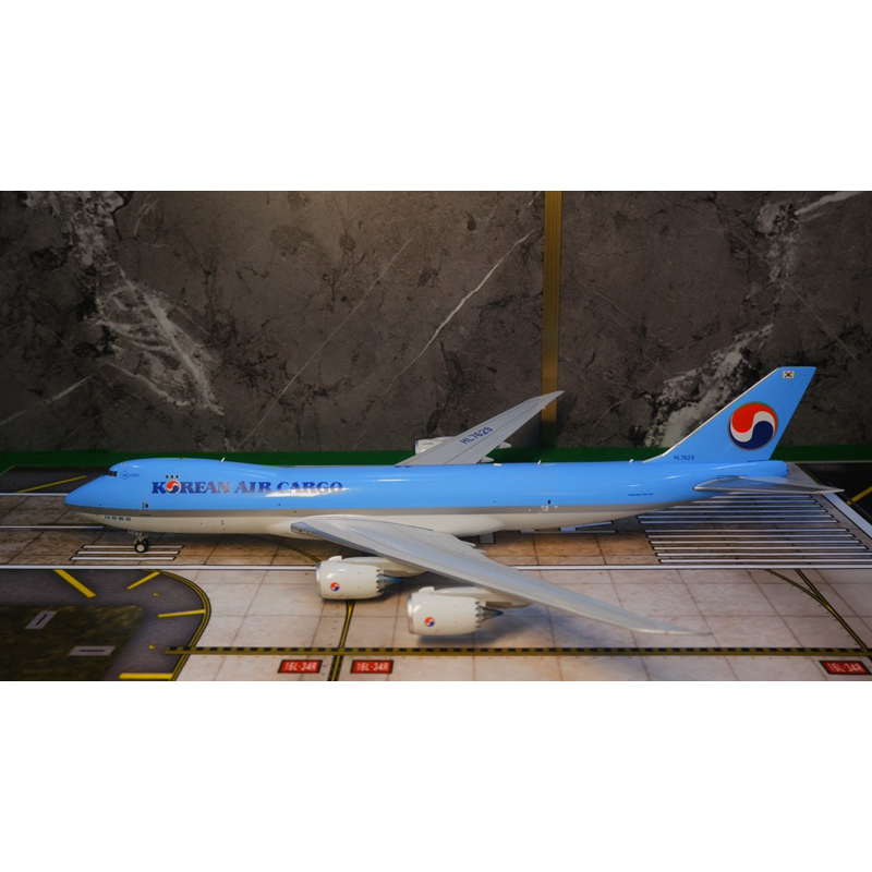Mô hình máy bay Jcwings Korean Air Cargo Boeing 747-8F tỉ lệ 1/200