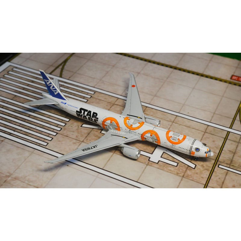 Mô hình máy bay Jcwings ANA All Nippon Airways Boeing 777-300ER "Starwars" tỉ lệ 1/400