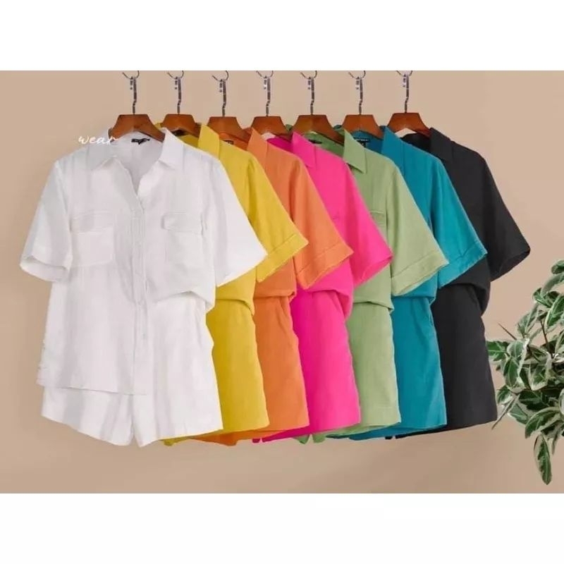 Bộ áo sơmi ngắn tay quần đùi dáng rộng thoải mái, chất vải đũi mặc du lịch mùa hè