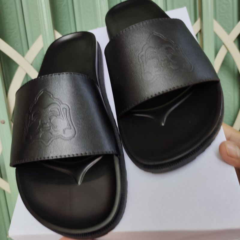 Dép da bò quay ngang đúc hình ông địa may mắn - chống trơn trượt không thấm nước