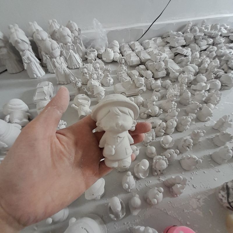 Tượng tô màu thạch cao em bé đeo cặp size 8cm