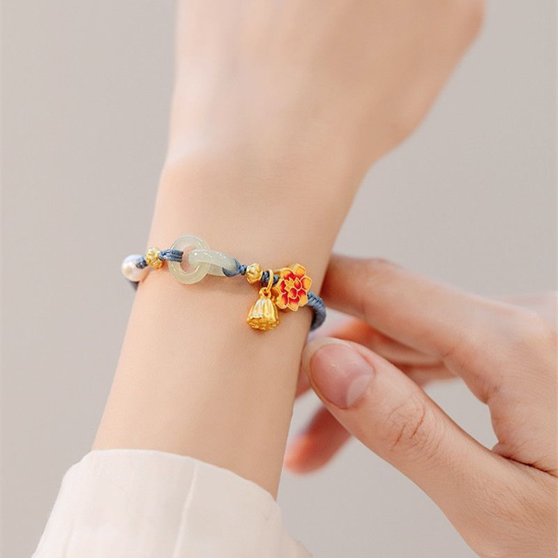 Vòng đeo tay charm hoa sen tinh tế