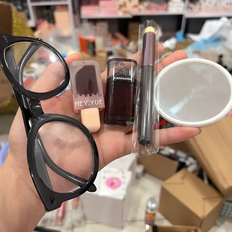 Set son 5 món: 2 son + kính + gương + cọ