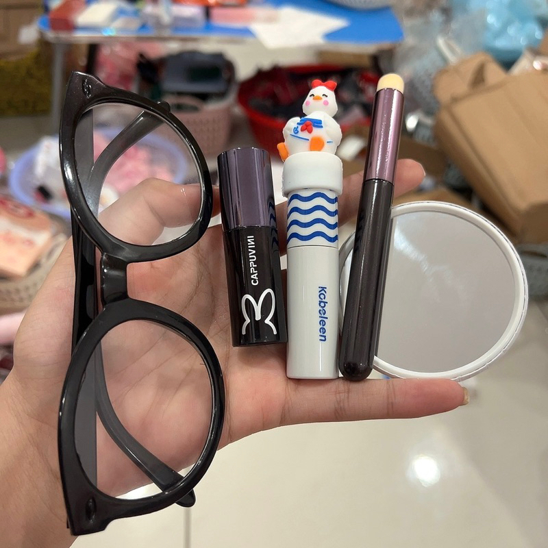 Set son 5 món: 2 son + kính + gương + cọ