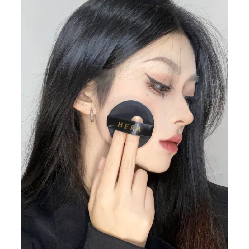 Phấn nước Hera Black + kèm lõi thay tone 23