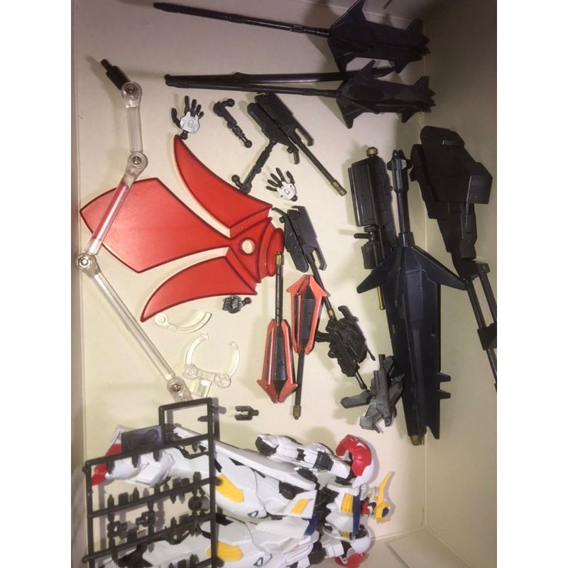 barbatos lupus và đống vũ khí cùng với barbatos 6th new (Đã bán cặp tay, cặp súng và chuỳ nhỏ trong option set 5)