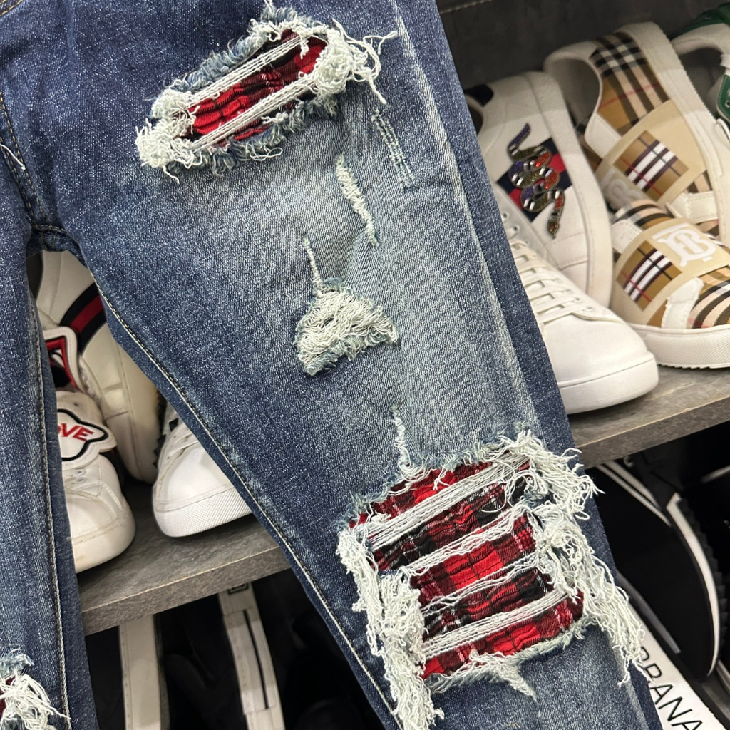 Quần Bò Nam 4 Khuy Like_Auth Xanh Khói Gối Vá Đỏ Quần Jean Nam Amiri Xanh Nhạt Mài Bạc Rách Xước Mẫu Hot | BigBuy360 - bigbuy360.vn