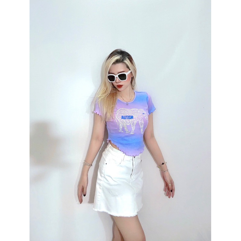 Áo croptop ôm cổ tròn xoăn lai bầu thun bo rip loang màu tím in con voi chữ trắng