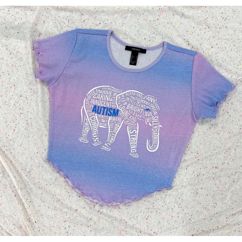 Áo croptop ôm cổ tròn xoăn lai bầu thun bo rip loang màu tím in con voi chữ trắng