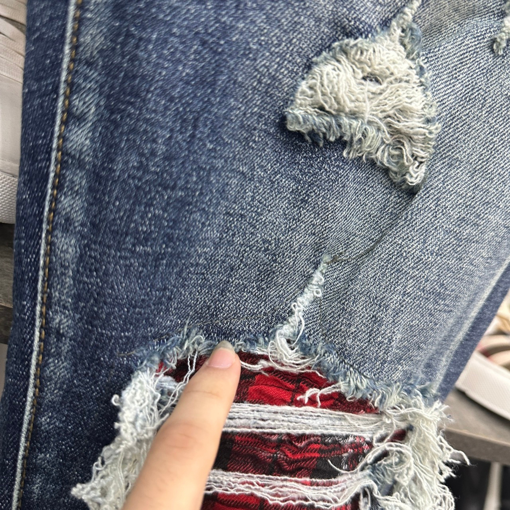 Quần Bò Nam 4 Khuy Like_Auth Xanh Khói Gối Vá Đỏ Quần Jean Nam Amiri Xanh Nhạt Mài Bạc Rách Xước Mẫu Hot | BigBuy360 - bigbuy360.vn