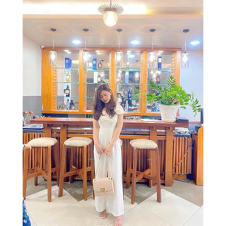 Jum hoa trễ vai