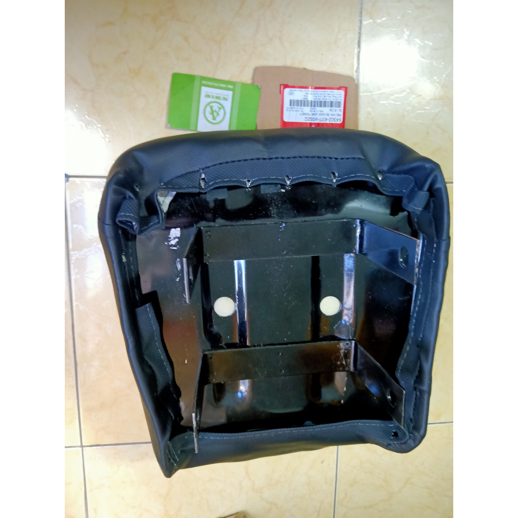 Yên nêm xe ba gac nặng 2kg 4 chân cao cấp