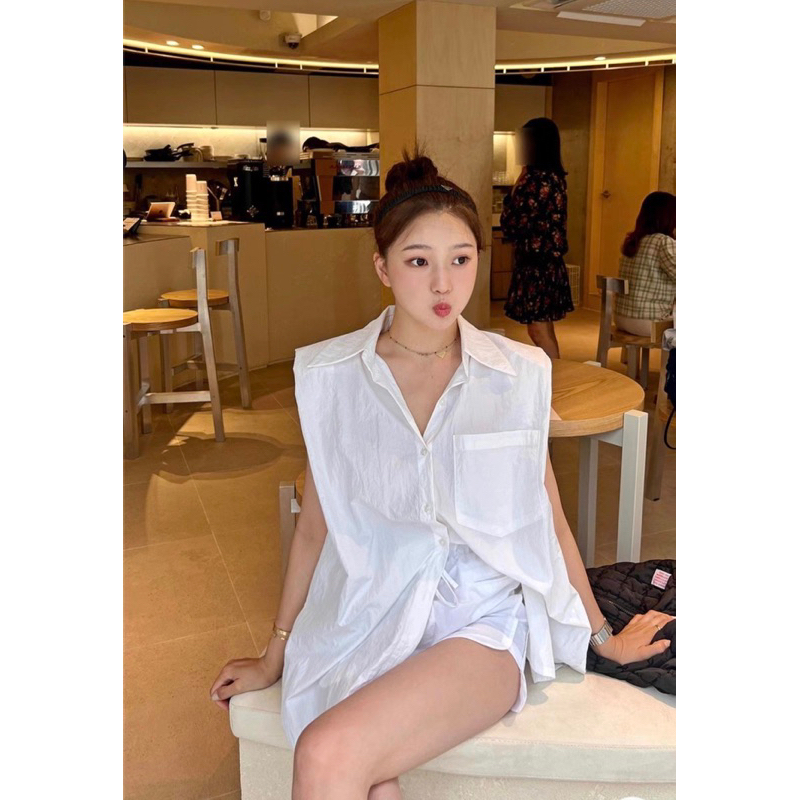 Set áo sơ mi sát nách kèm quần shorts trắng