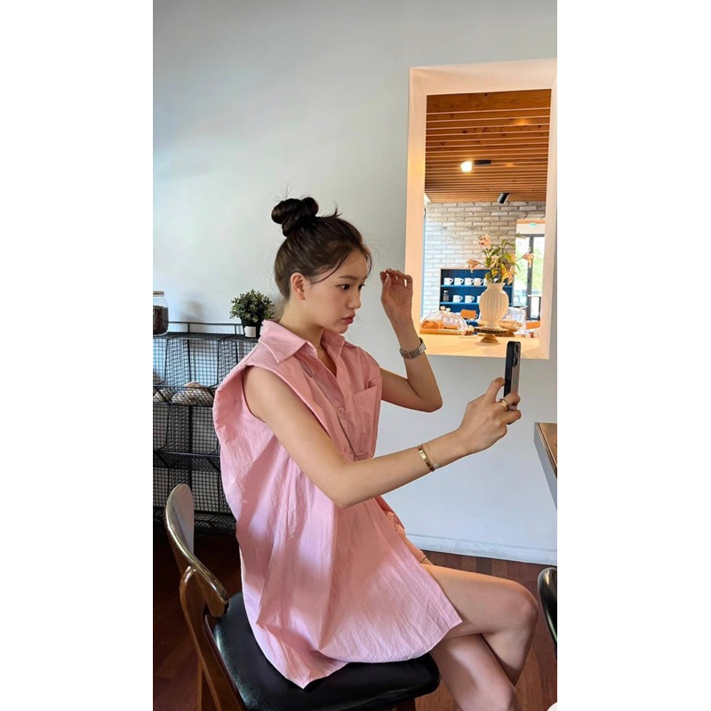 Set áo sơ mi sát nách kèm quần shorts trắng