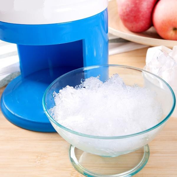 Máy xay đá  bào đá mini quay bằng tay tiện lợi không thể thiếu trong mùa hè khi bạn muốn 1 ly sinh tố