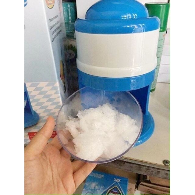 Máy xay đá  bào đá mini quay bằng tay tiện lợi không thể thiếu trong mùa hè khi bạn muốn 1 ly sinh tố