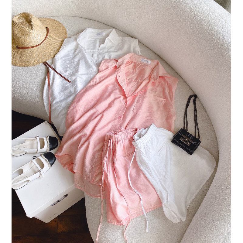 Set áo sơ mi sát nách kèm quần shorts trắng