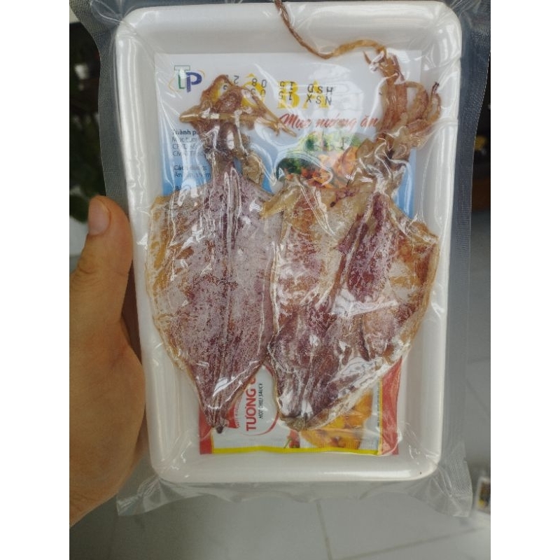 Mực nướng, khay mực nướng,mực nướng khay xốp hút chân không,mực nướng ăn liền, mực con mini, mực nướng sẵn kèm tương ớt