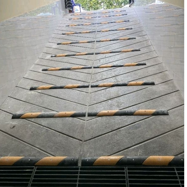 GỜ GIẢM TỐC GIẢM TRƠN TRƯỢT RAM DỐC, DỐC HẦM