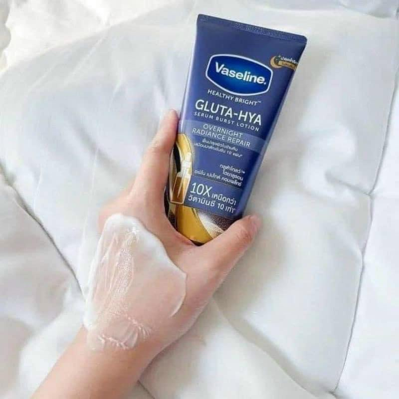 Sữa Dưỡng Thể Trắng Da Vaseline 10X GLUTA HYA OVERNIGHT Màu Xanh