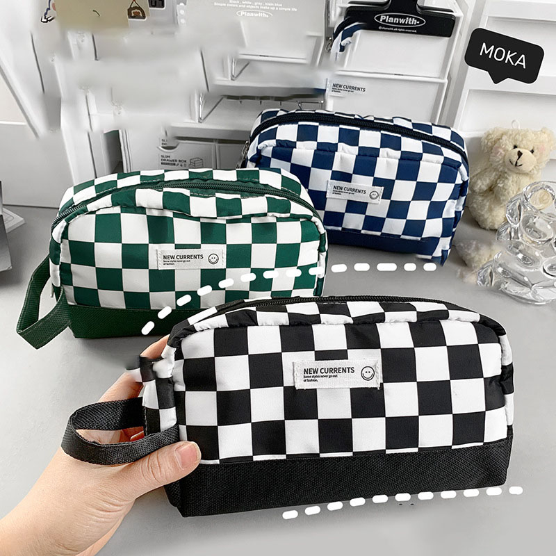 Hộp Bút Họa Tiết Caro Siêu To Hot Trend Siêu Xinh, Bóp Viết Đa Năng Độc Lạ, Túi Đựng Bút QUTI HBV23