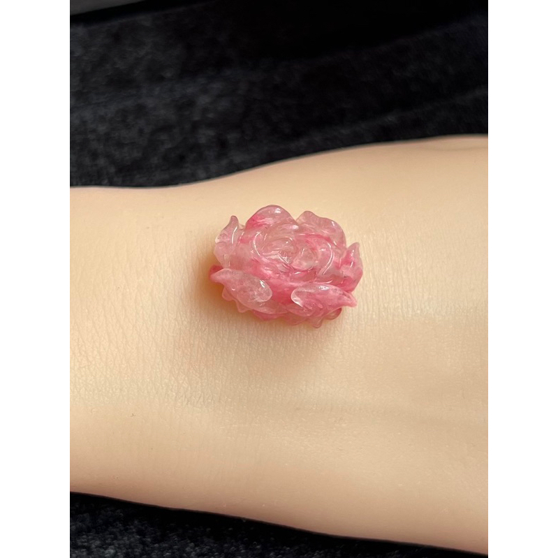 Cham đá tường vi chạm hoa mẫu đơn