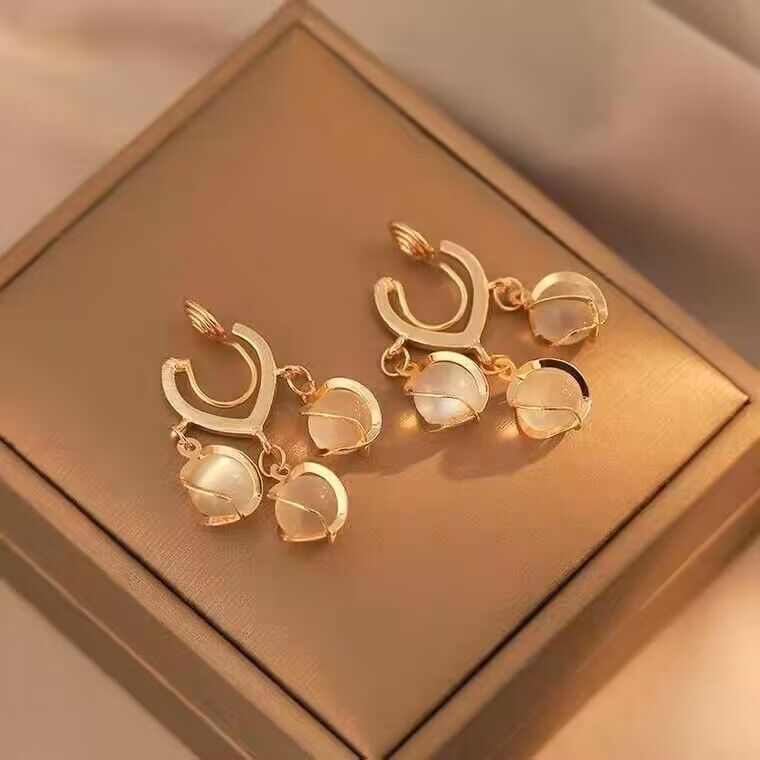 Khuyên tai titan nữ Lamer Accessories đính đá mắt mèo kết hợp giọt nước phụ kiện trang sức sang trọng - BT20