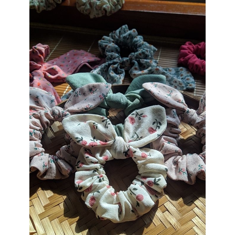 Scrunchies tai thỏ vải linen hoa nhí